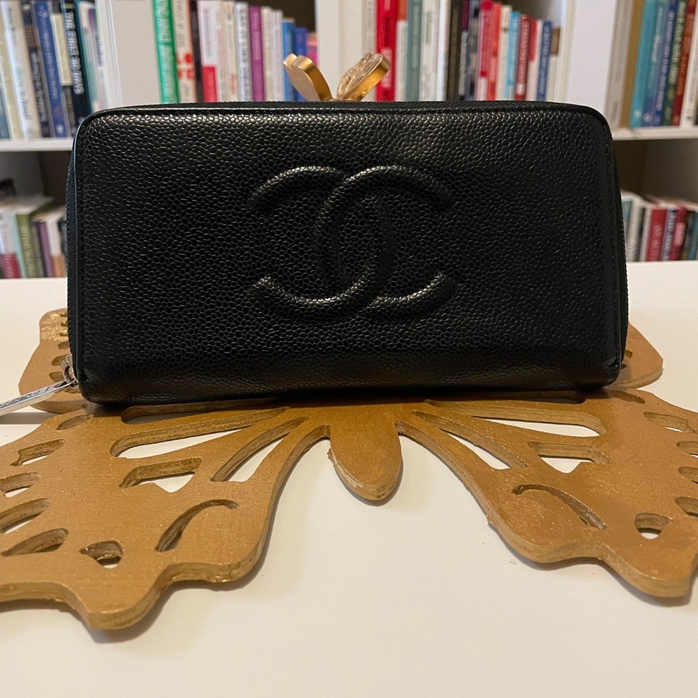 CHANEL Black Leather Zip Wallet